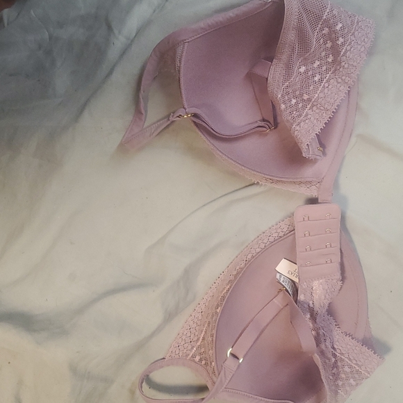 Incredible By Victoria's Secret Lightly-Lined Lace Plunge Bra Size 32DD - Picture 4 of 4